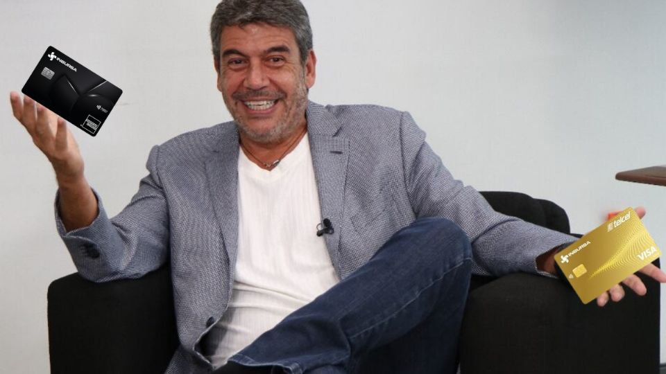 ¿Cuántas tarjetas de crédito tiene Arturo Elías Ayub?