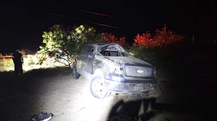 Muere mujer en volcadura en Carretera Libre Monterrey-Nuevo Laredo; salió por el parabrisas de su auto