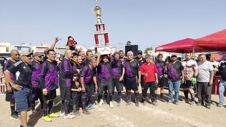 Aúllan fuerte Lobos Negros y conquistan el campeonato en la Liga Independiente Colosso Veteranos