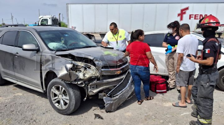 Nuevo Laredo: aparatoso choque en la Colonia Constitucional deja dos autos inservibles
