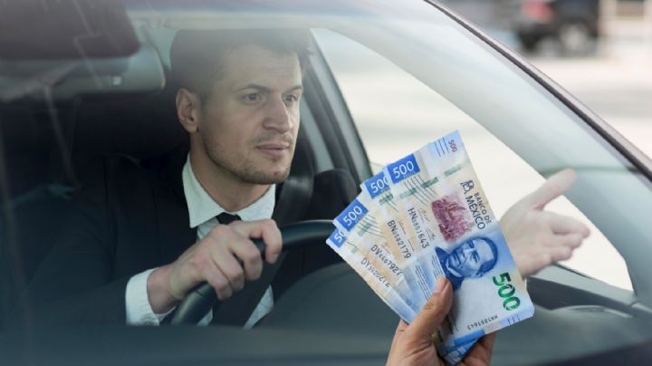 ¿Rebasar un auto por el carril contrario es ilegal?, esto dicta la ley