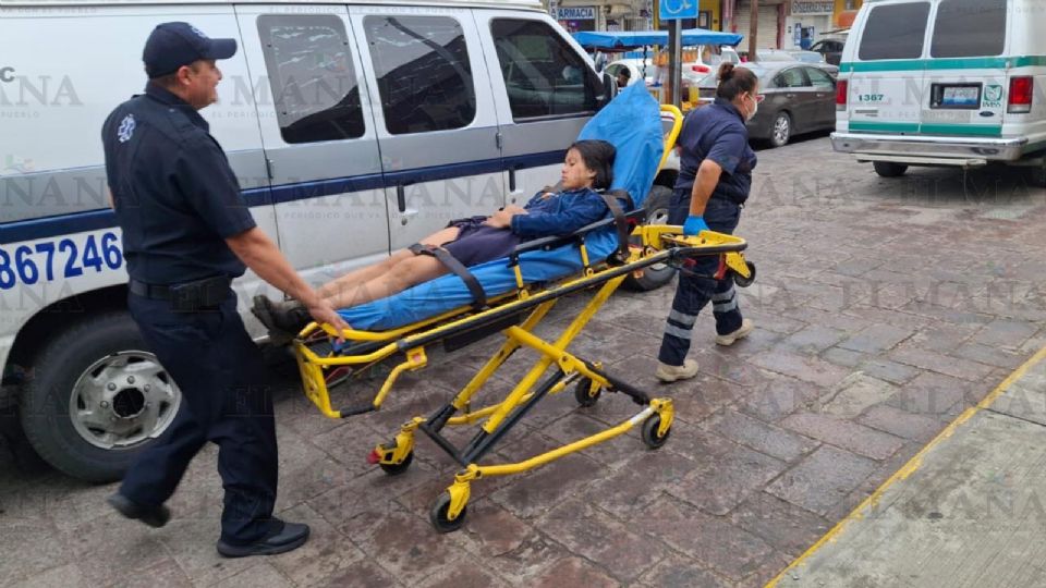 La joven terminó lesionada.