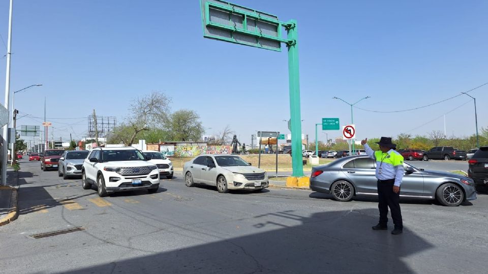 Largas filas en el Puente II.