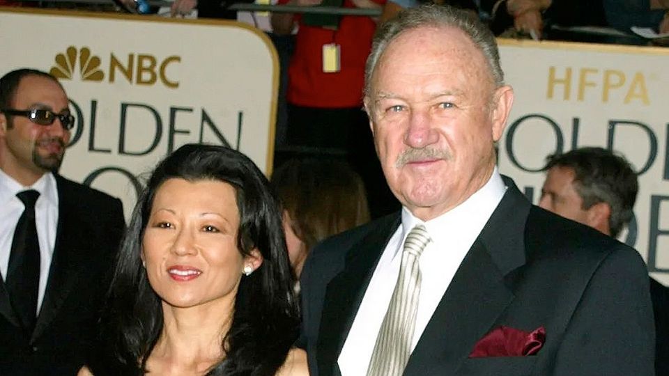 Gene Hackman y su esposa, Betsy Arakawa.