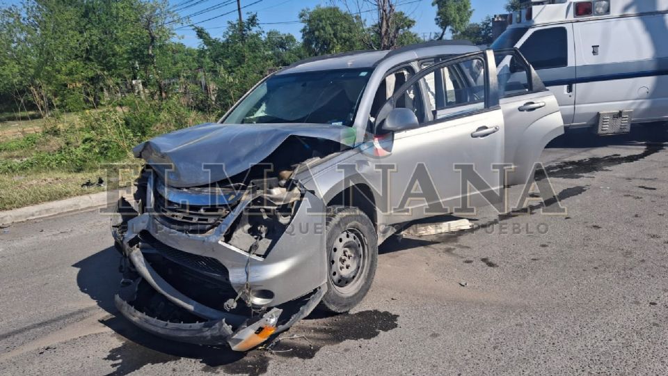 El accidente dejó a la madre de familia sumamente lastimada, siendo llevada al hospital para su tratamiento
