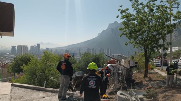 Muere aplastado chofer de camión revolvedora tras quedarse sin frenos y chocar a 5 autos
