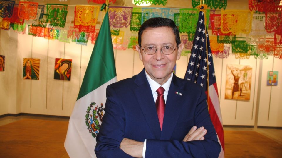 El Cónsul General de México en Laredo, Juan Carlos Mendoza, implementó audiencias públicas.