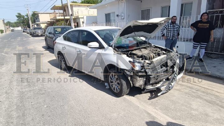 Nuevo Laredo: choque de conductoras deja cuantiosos daños en la Colonia Viveros