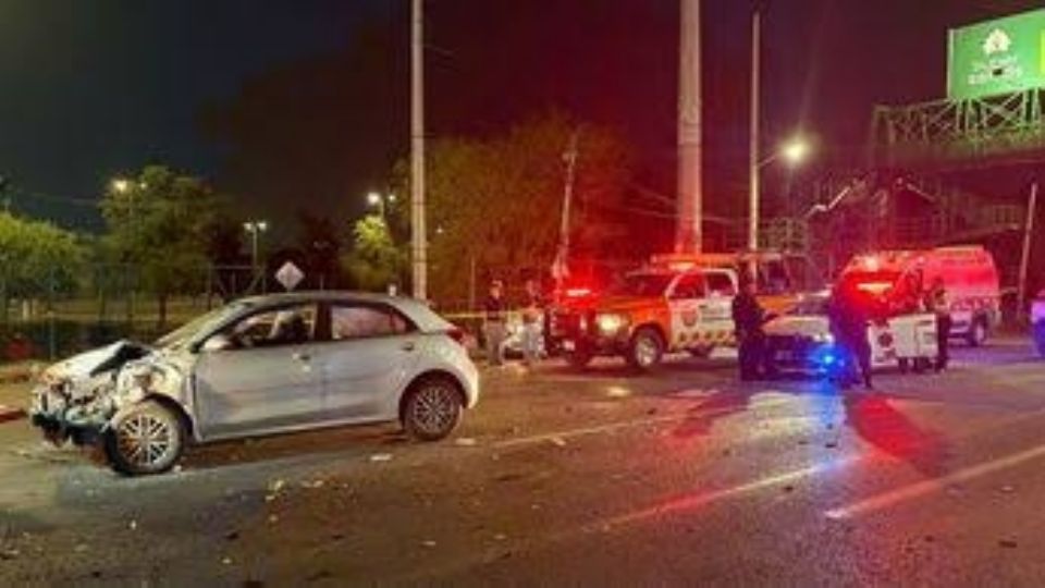 El fuerte choque entre los vehículos se llevó cómo víctimas a 5 personas que esperaban el paso peatonal