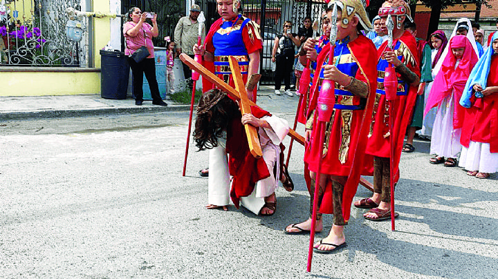 Viven calles de Nuevo  Laredo Viacrucis y pasión
