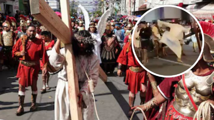 Actor que interpretaba a Jesús lanza tremenda patada; joven lo estaba molestando | VIDEO