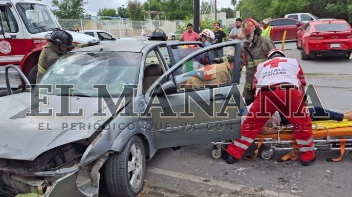 Nuevo Laredo: madre e hijo terminan seriamente lesionados tras choque en el poniente