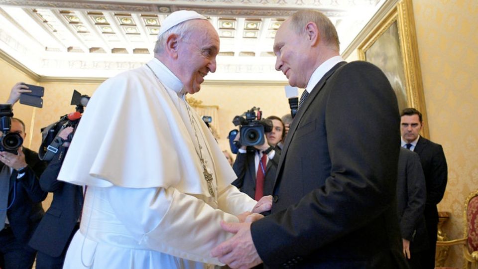 El encuentro de 2021 entre el papa Francisco y Putin.