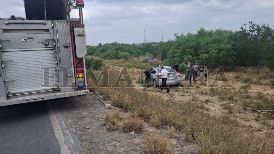 La fémina venía acompañada de su familia, cuando fue víctima de la velocidad de un transportista, quien huyó de la escena sin importarle la integridad de los pasajeros del auto accidentado