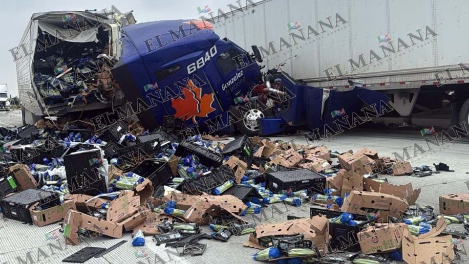 El chofer impactó su camión contra la parte trasera de una caja de otro tráiler