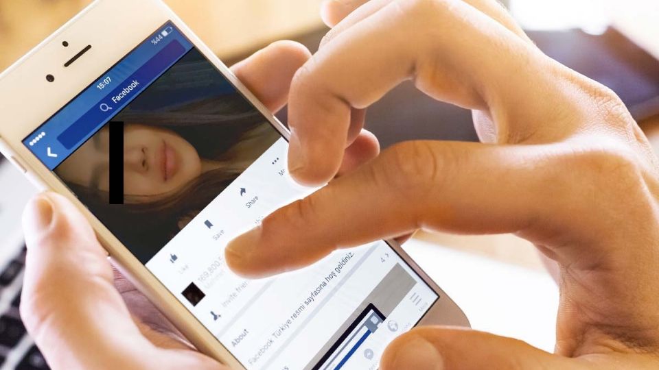 La jovencita está ya con su familia