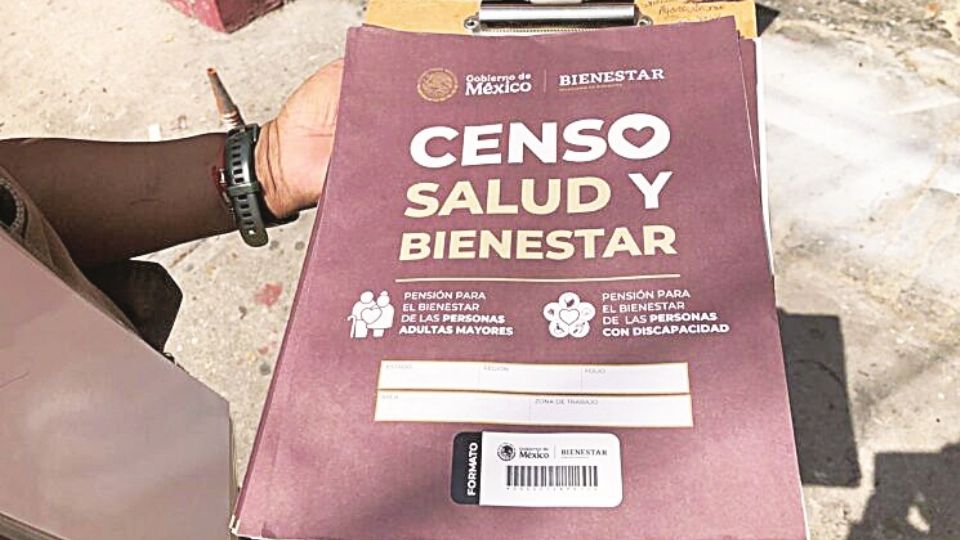 Forman expedientes de personas con algún padecimiento.