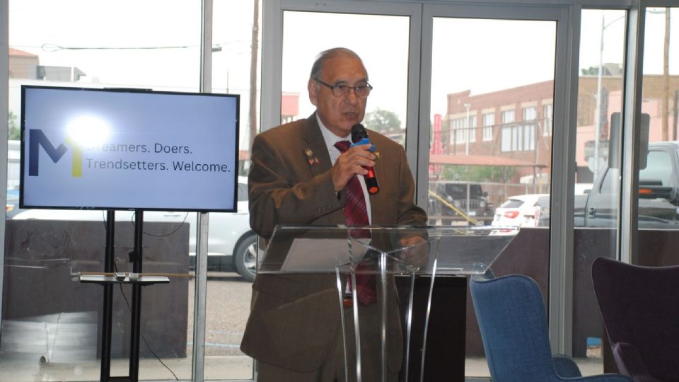 Líderes de la comunidad analizaron el impacto de los recortes del gobierno federal.