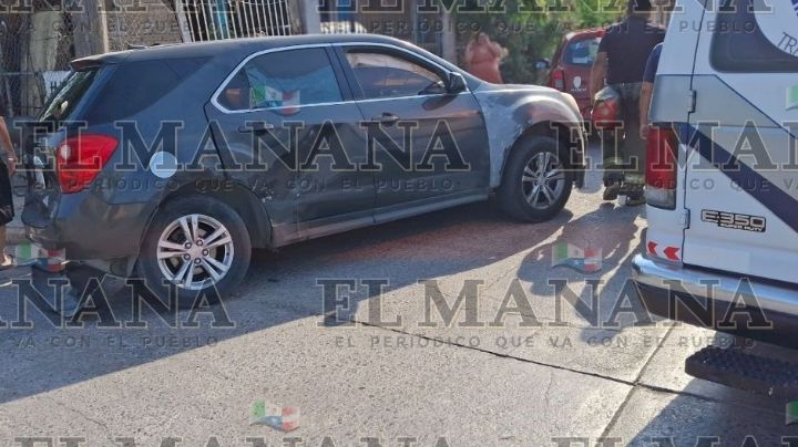 Abuelita y su nieto terminan en el hospital; vehículo los impactó en la colonia Buenavista