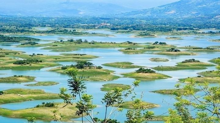 No es un pueblo mágico, pero su belleza exótica supera a muchos; un paraíso en la sierra mexicana
