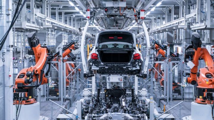 Armadora de autos suspende producción en México por aranceles; habrá despido de empleados