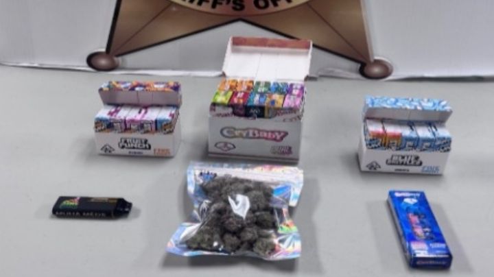 Detienen a menor con marihuana, vapeadores y cartuchos; le hicieron el alto y se puso nervioso