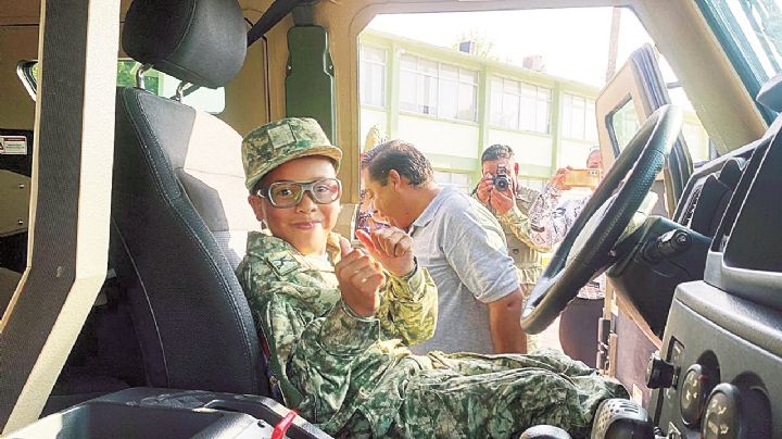 Cumplen sueño de Martín de ser 'Soldado por un día'