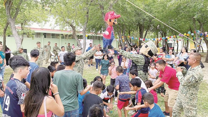 Tienen los niños festejo con honor en el Cuartel Militar