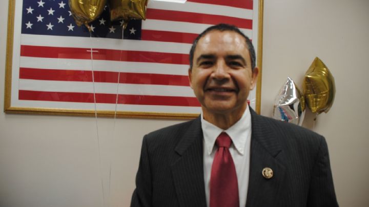 Henry Cuellar pide mover su juicio por soborno de Houston a Laredo
