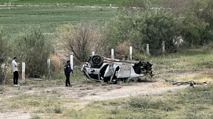 Impresionante volcadura causa la muerte de un niño; su padre circulaba a exceso de velocidad