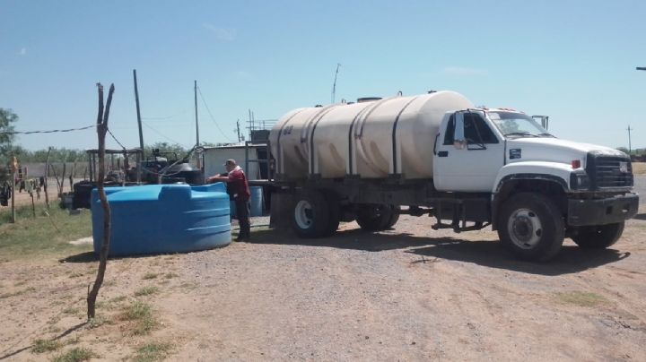 Seguirán pipas repartiendo agua potable en colonias y ejidos de la periferia de Nuevo Laredo