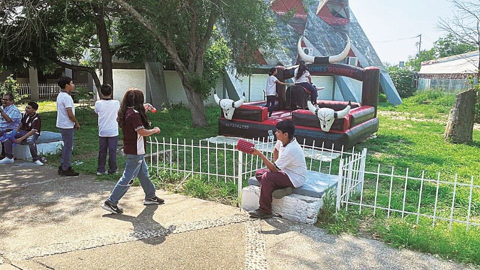 Aunque no fue asueto, en escuelas públicas sólo acudió el 40 por ciento de los alumnos.