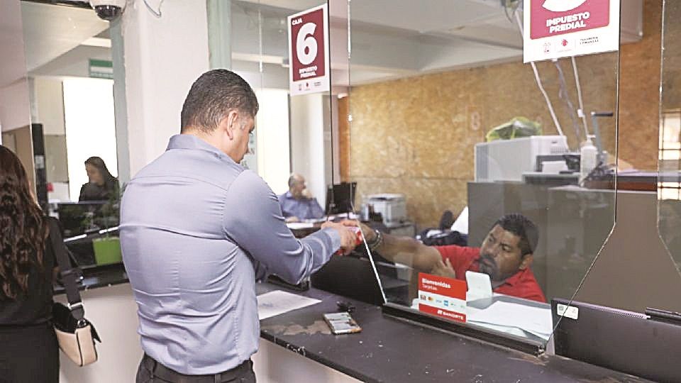 Contribuyentes cumplen con su pago.