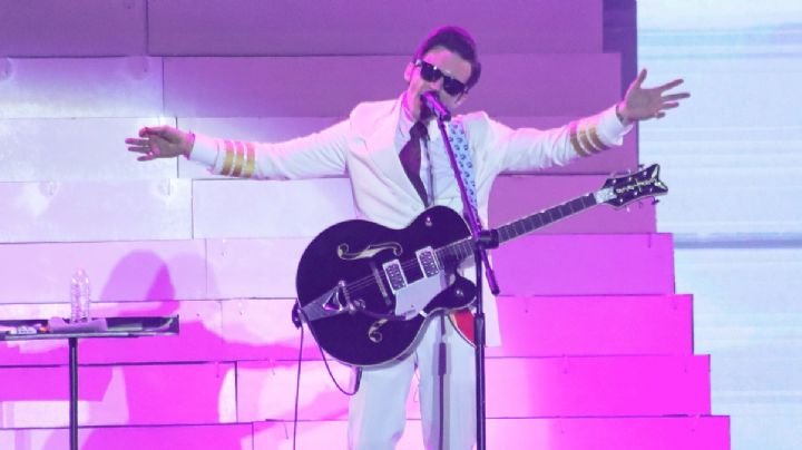 Momento exacto en que Drake Bell despide al encargado de audio en pleno concierto | VIDEO