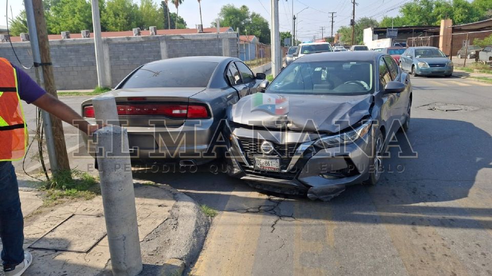 La falta de precaución al volante causó el accidente que solo dejó daños materiales