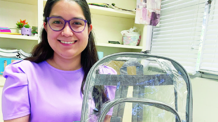 Esta Prepa de Nuevo Laredo obligará a alumnos usar mochilas transparentes