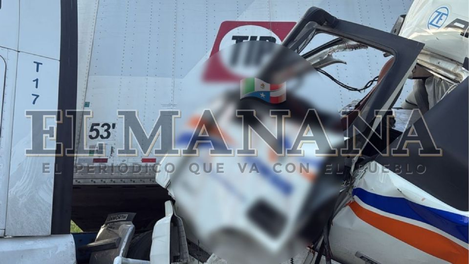 Brutal accidente entre dos tráileres.