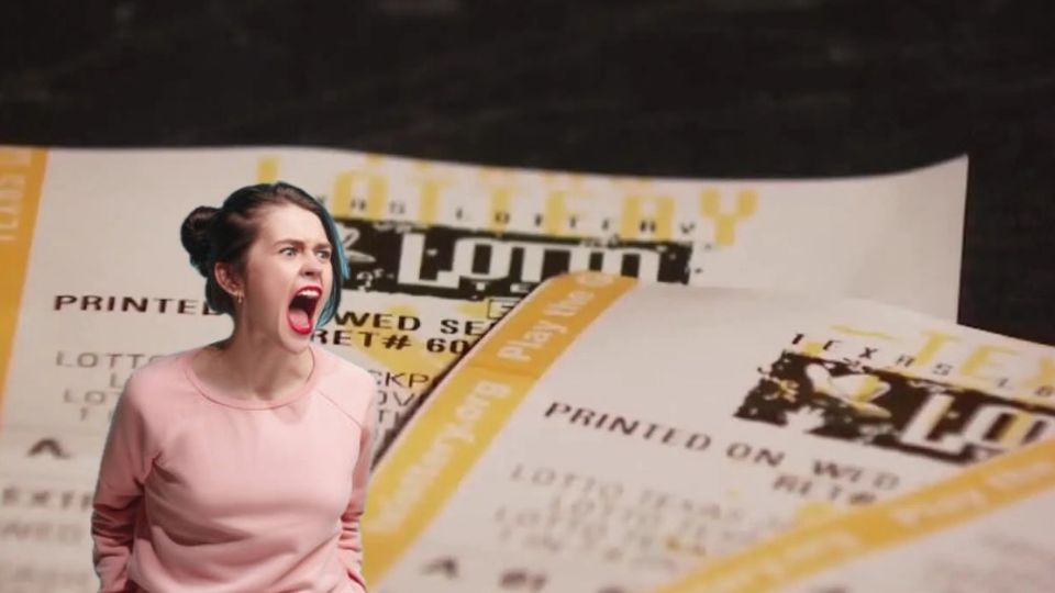 Una mujer reclama su premio.