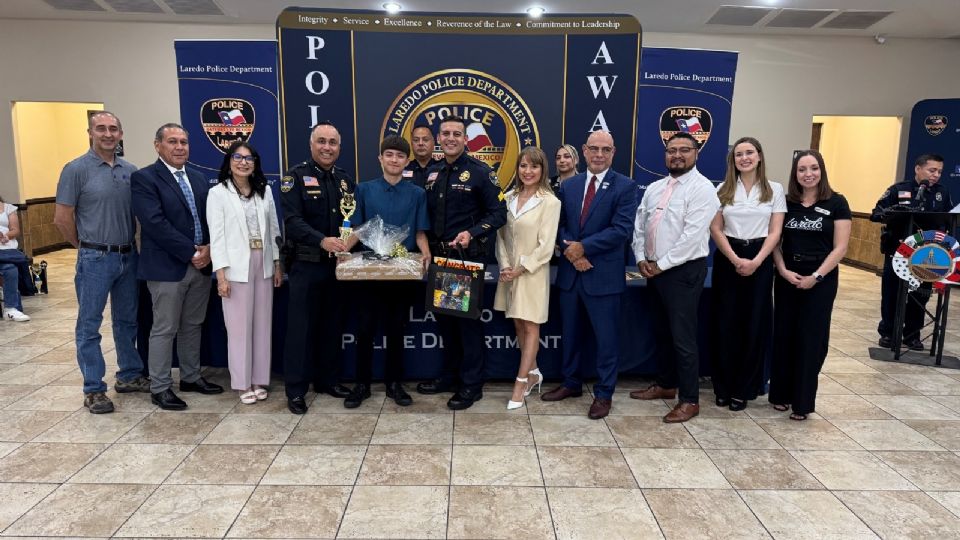 Premian a alumnos destacados.