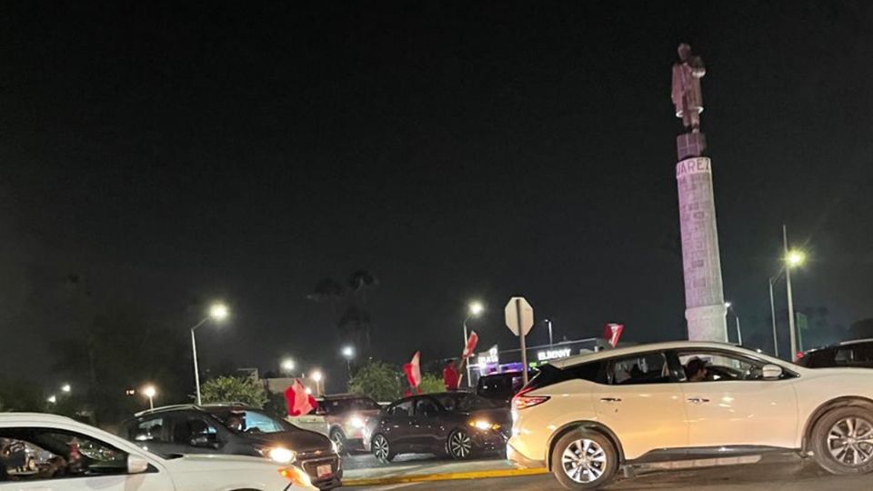 Neolaredenses choriceros festejaron el campeonato del equipo de sus amores.