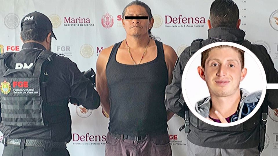 El expolicía fue detenido y presentado por las autoridades.