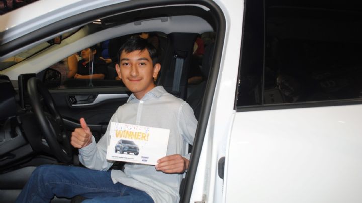 'Estoy muy contento': alumno gana camioneta 2025 por no faltar a clases; fue premiado entre 16 finalistas