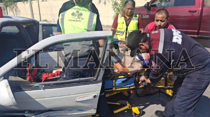 Remolque se desprende de camioneta y se estrella contra auto de abuelito en la Buenavista