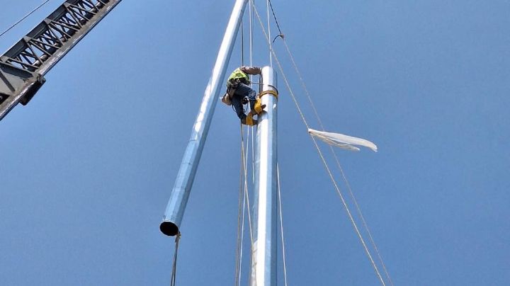 Instalan megapostes para iluminar Carretera Nacional y la Ribereña