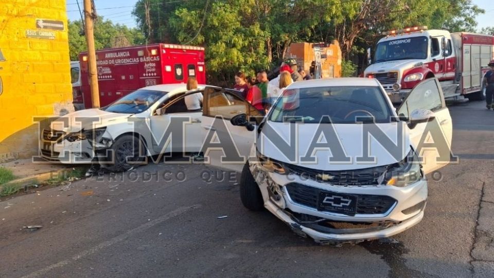 Fuerte choque dejó lesionadas a una mujer y sus dos hijas menores de edad.