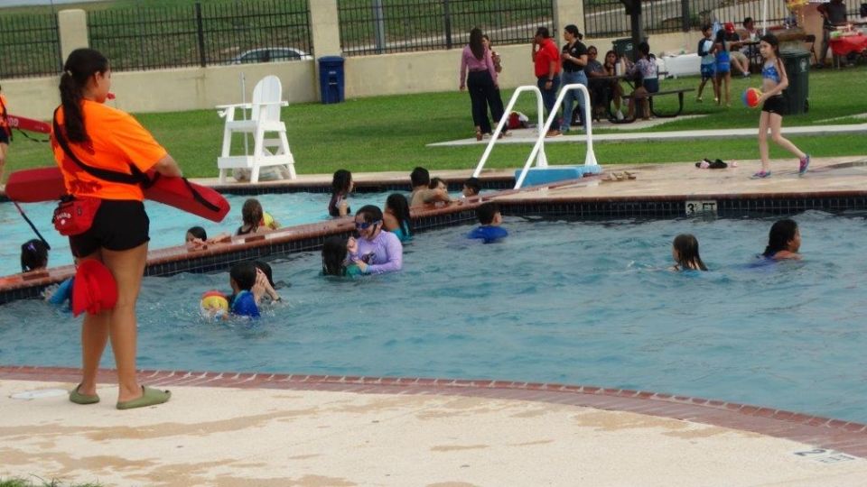 Rubén Gutiérrez, Regidor del Distrito 5, invitó a las familias al Splash Bash este jueves 29