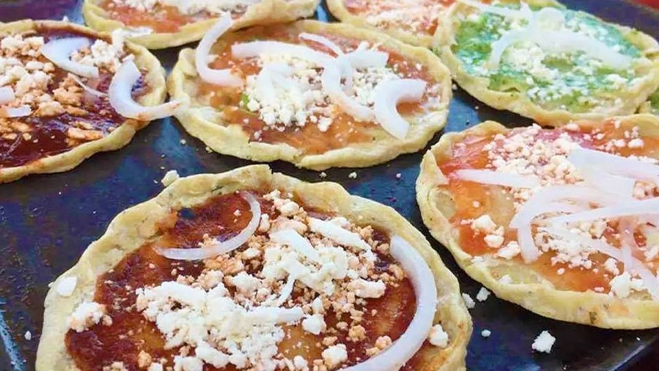 Memelas, las ricas 'pizzas' mexicanas.