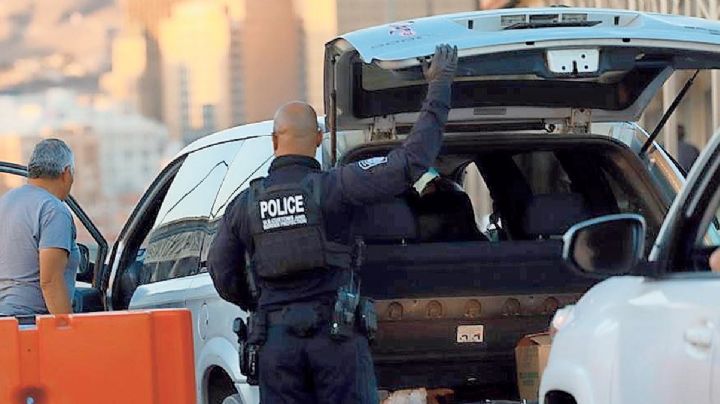 Agente del CBP cae desmayado al abrir la cajuela de un auto en el Puente I