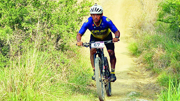 Neolaredense pedalea hacia los primeros lugares