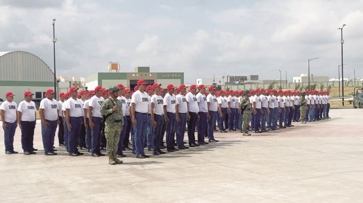 Toman protesta y juran servir a la Patria